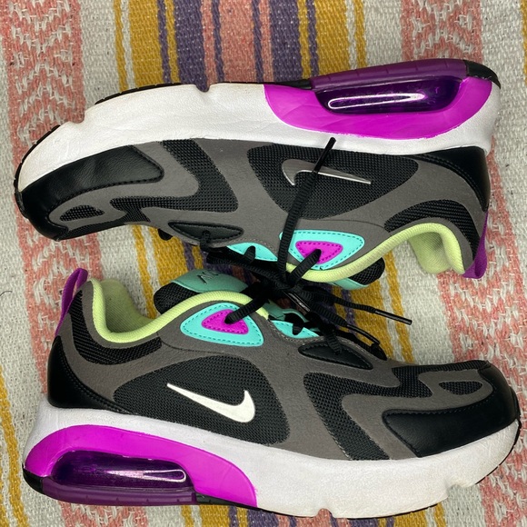 Nike Shoes - Nike air max 200 7y